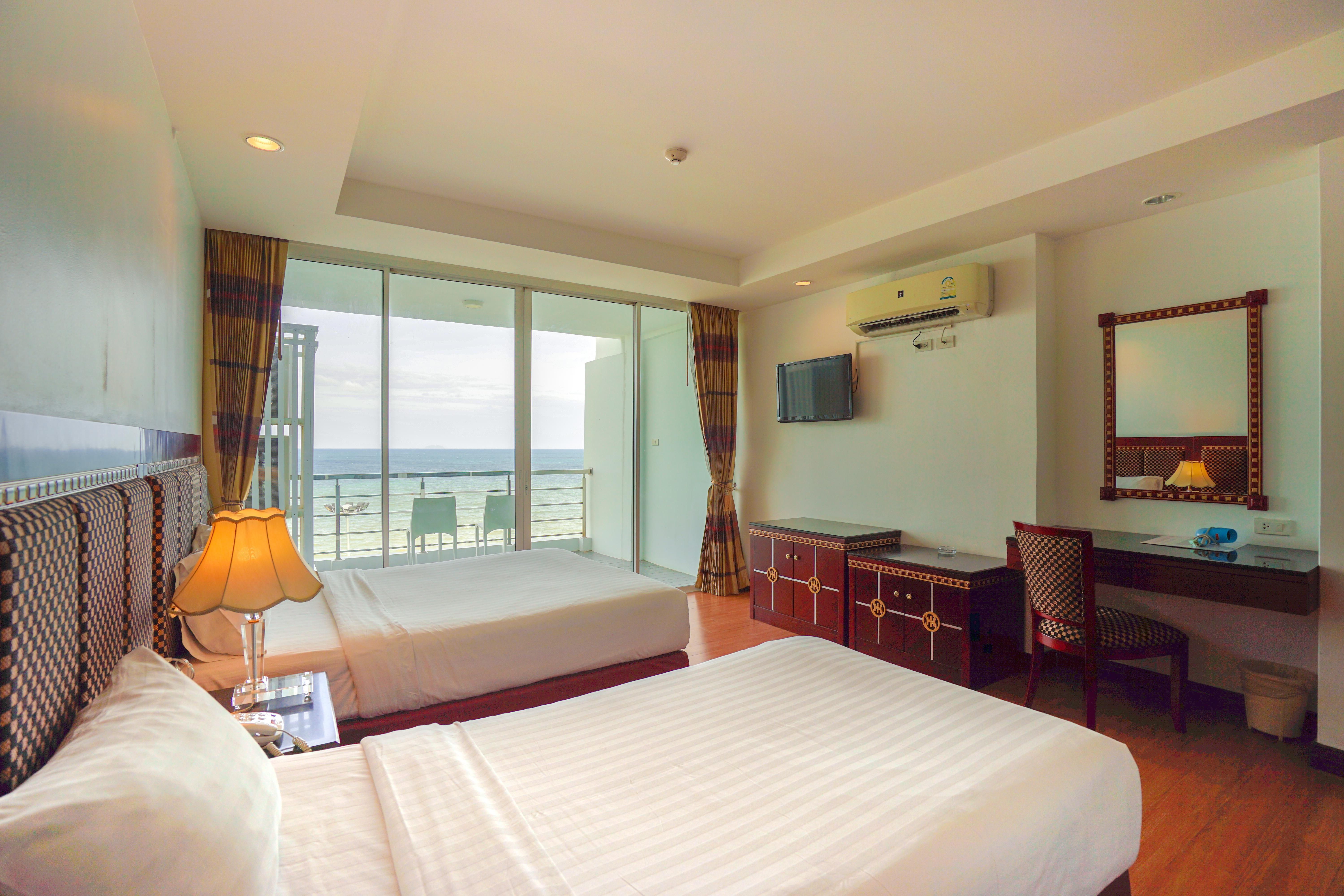 Jomtien Hisotel Exterior photo