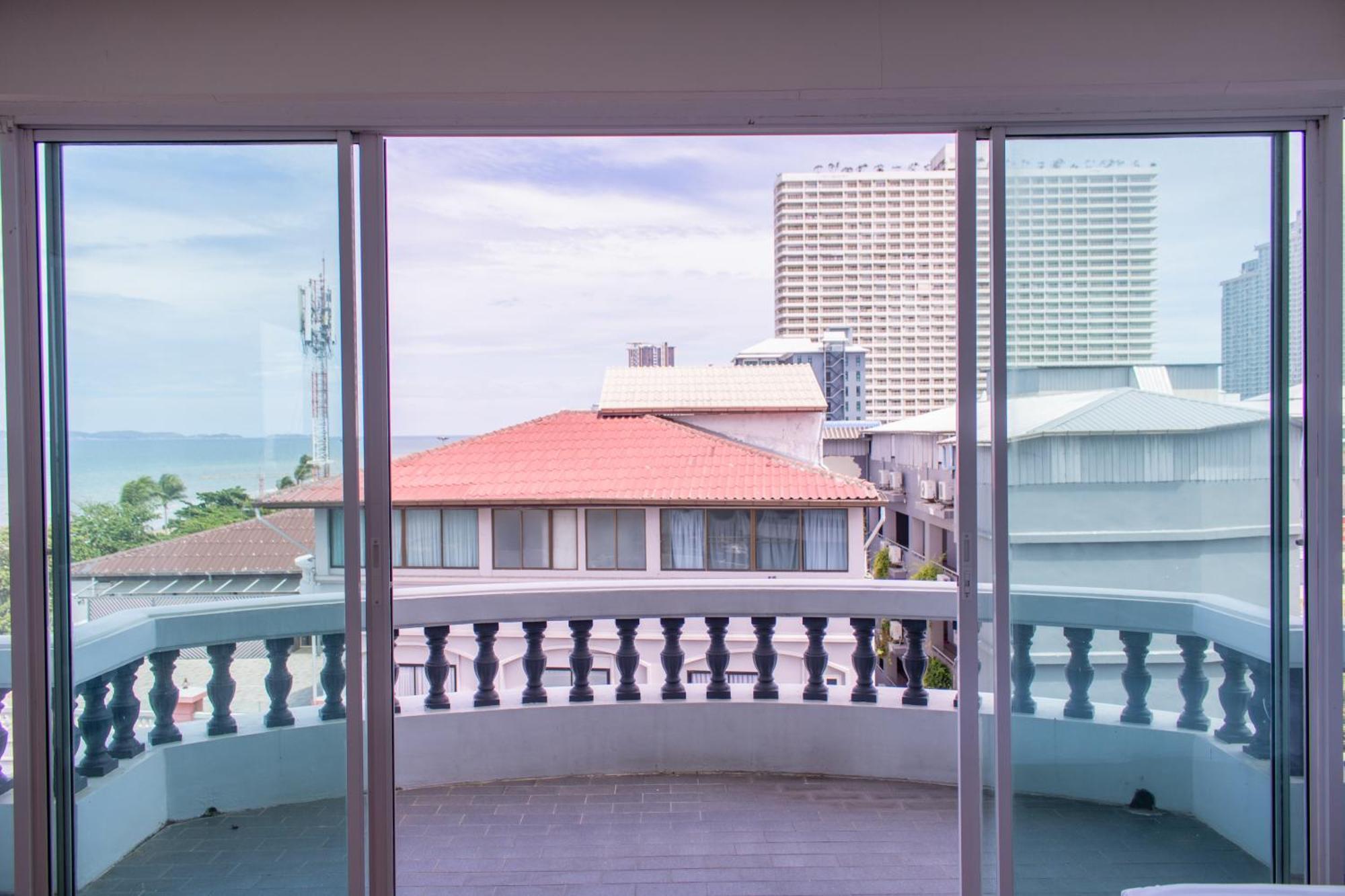 Jomtien Hisotel Exterior photo