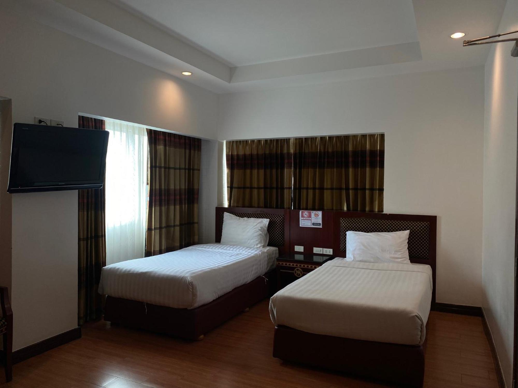 Jomtien Hisotel Exterior photo