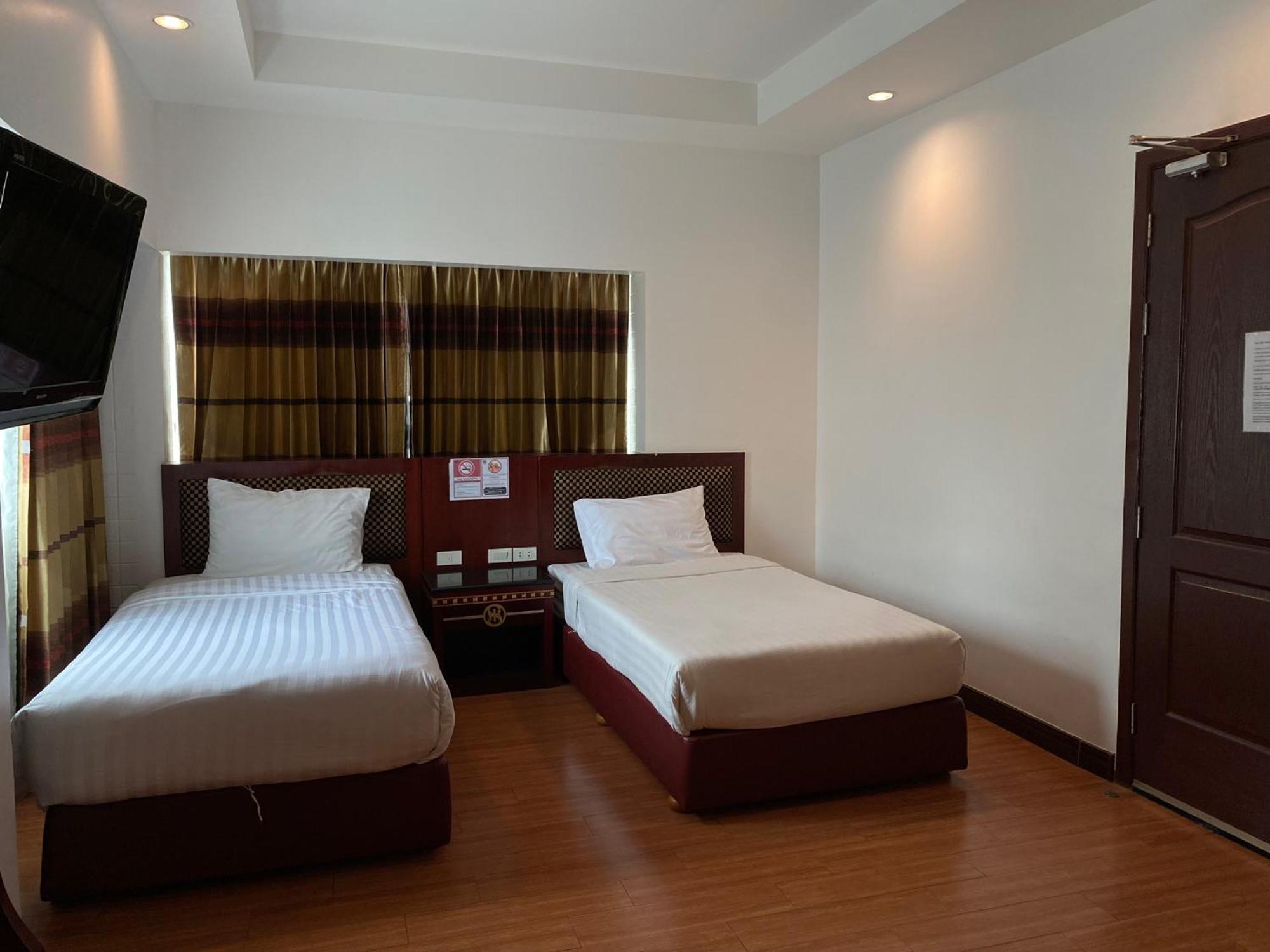 Jomtien Hisotel Exterior photo
