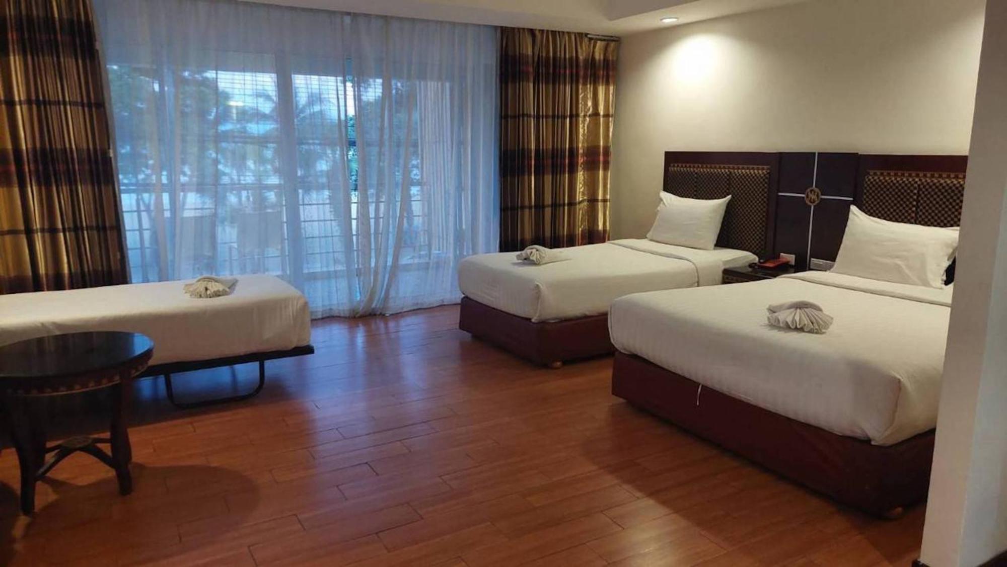 Jomtien Hisotel Exterior photo