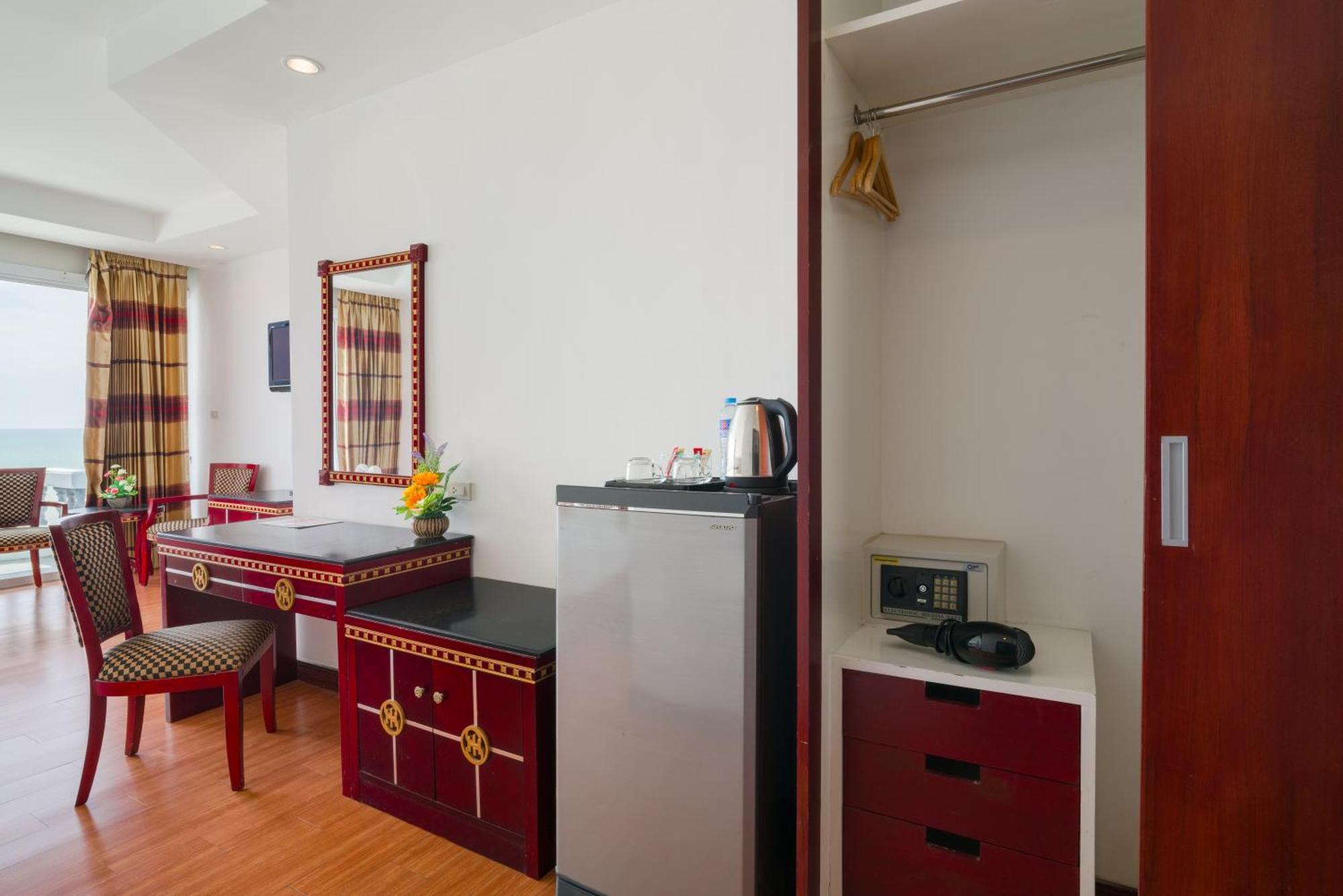 Jomtien Hisotel Room photo